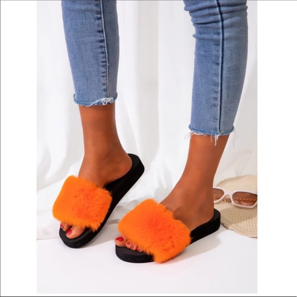 💕NWT Bright Orange Fluffy Faux Fur Slide Sandals💕 - Picture 3 of 6
